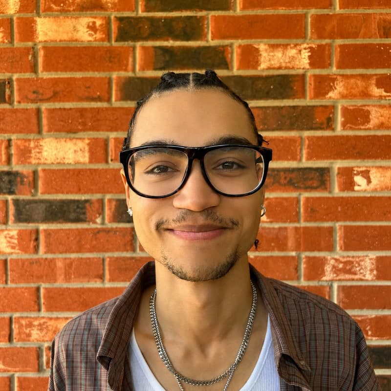 Devon Johnson headshot